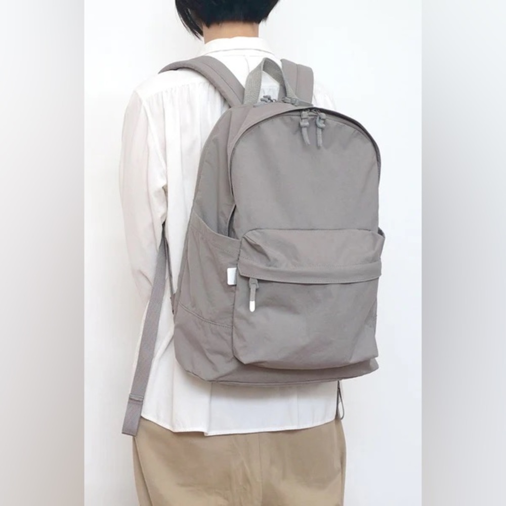 Everyday Gray Men's Backpack with Front Pocket